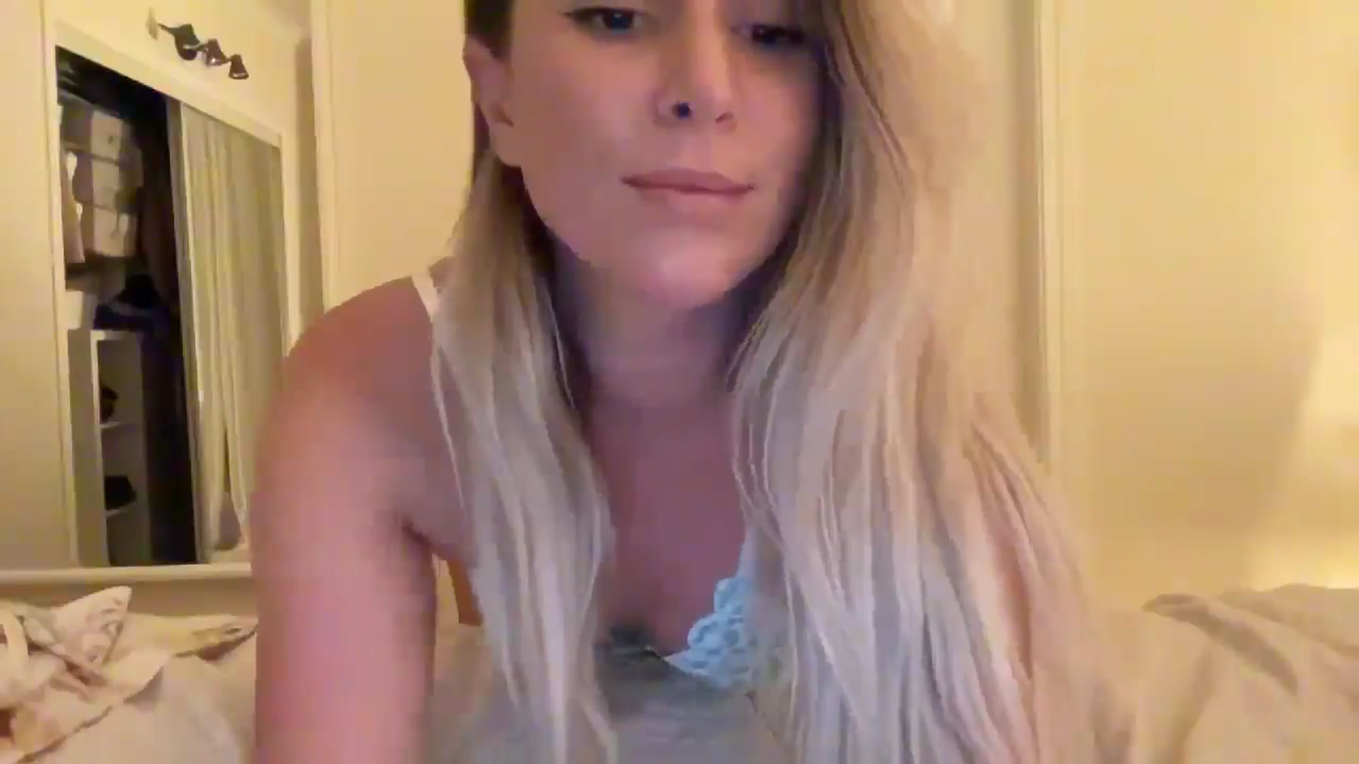 Gallery image thumbnail from DailyTease's myfreecams stream on, 04/03/2025, 03:32 image 14 of 20
