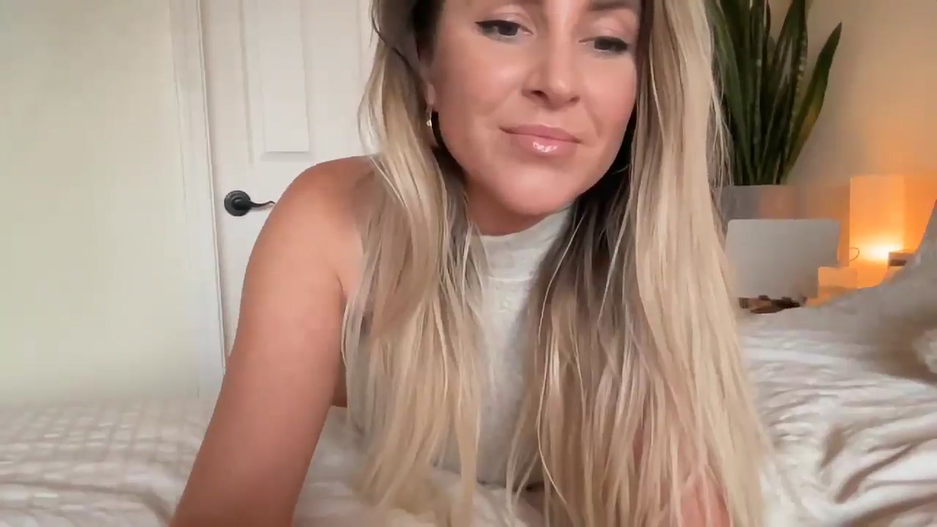 Gallery image thumbnail from DailyTease's myfreecams stream on, 05/08/2025, 03:04 image 3 of 20