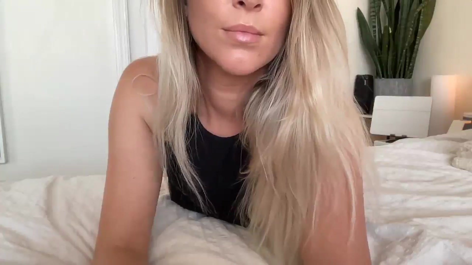 Gallery image thumbnail from DailyTease's myfreecams stream on, 05/28/2025, 24:43 image 4 of 20