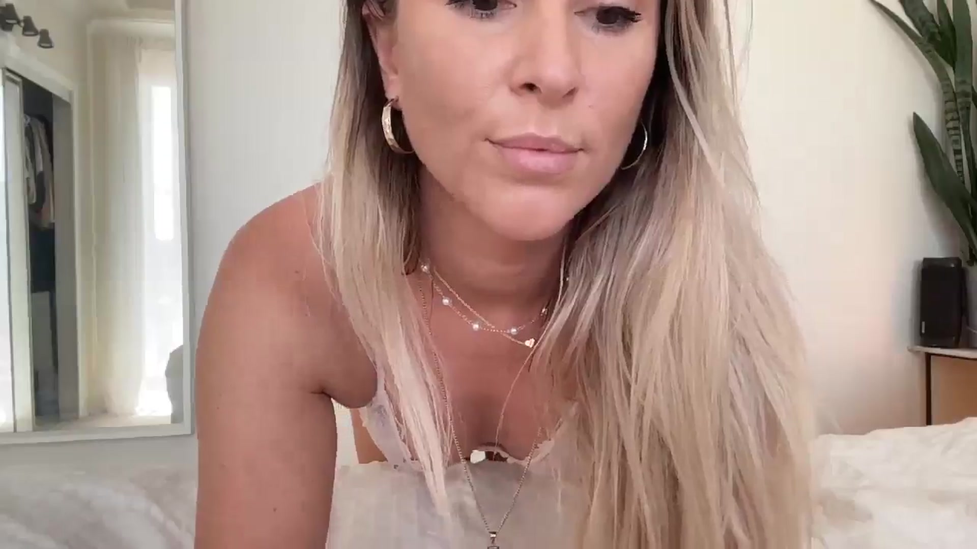 Gallery image thumbnail from DailyTease's myfreecams stream on, 06/02/2025, 18:10 image 12 of 20