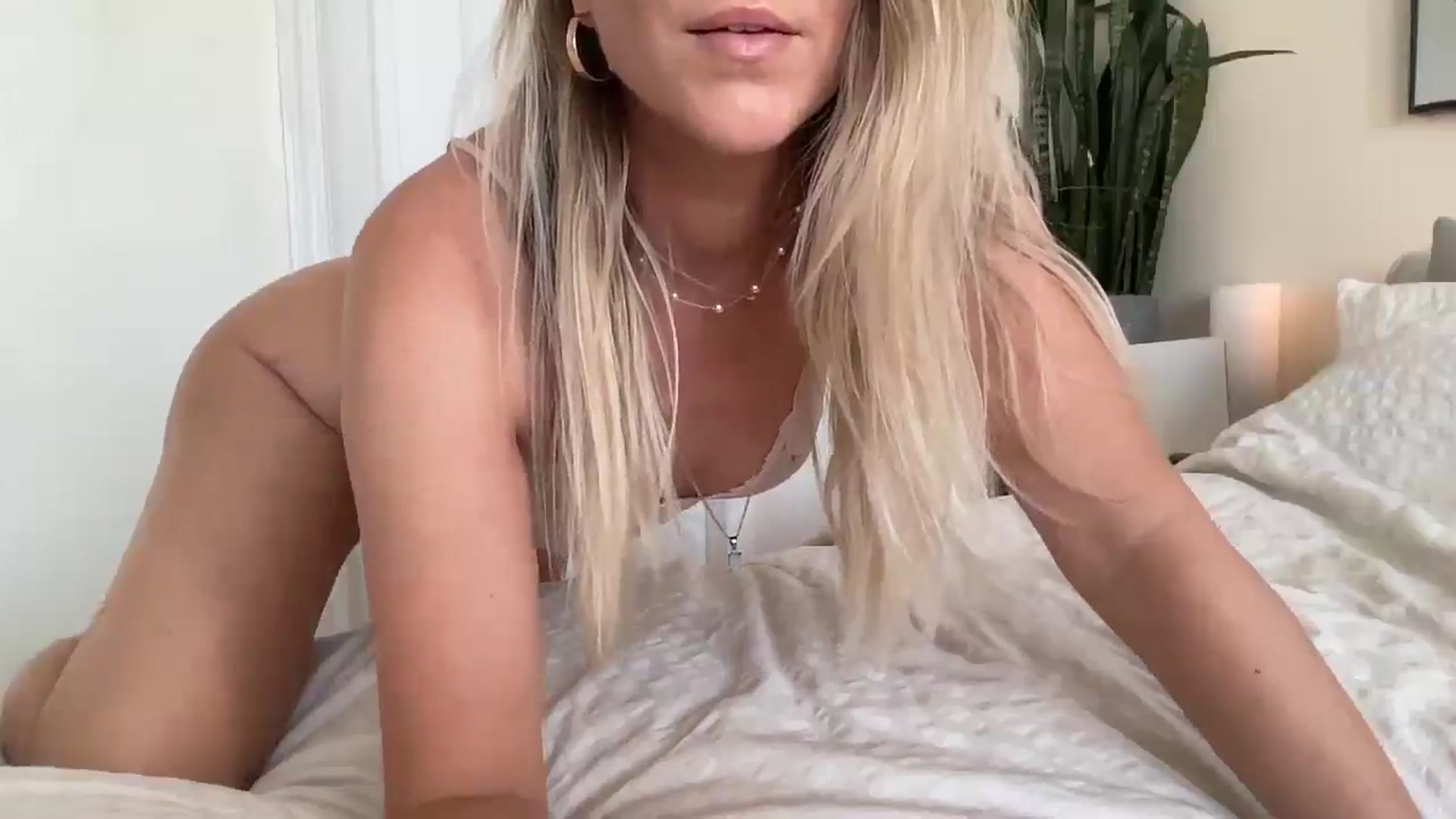 Gallery image thumbnail from DailyTease's myfreecams stream on, 06/03/2025, 24:22 image 7 of 20