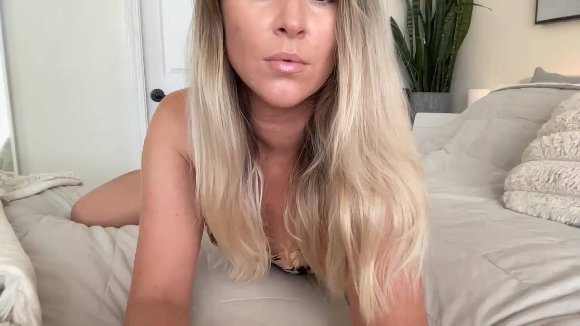 Gallery image thumbnail from DailyTease's myfreecams stream on, 06/27/2025, 19:41 image 18 of 20