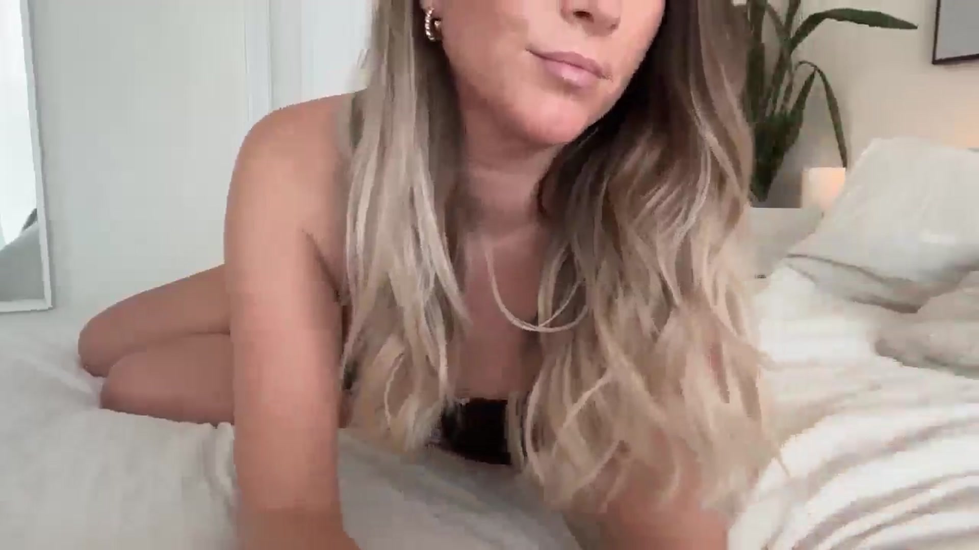 Gallery image thumbnail from DailyTease's myfreecams stream on, 11/15/2025, 20:13 image 3 of 20