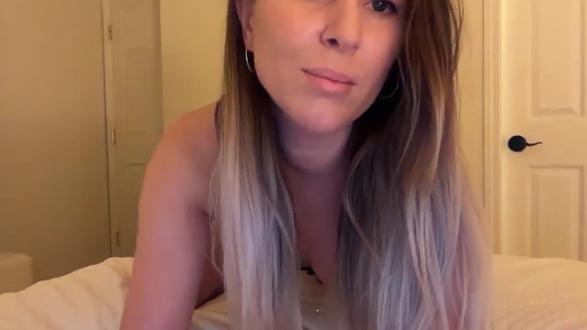 Gallery image thumbnail from DailyTease's myfreecams stream on, 01/08/2026, 02:06 image 9 of 20