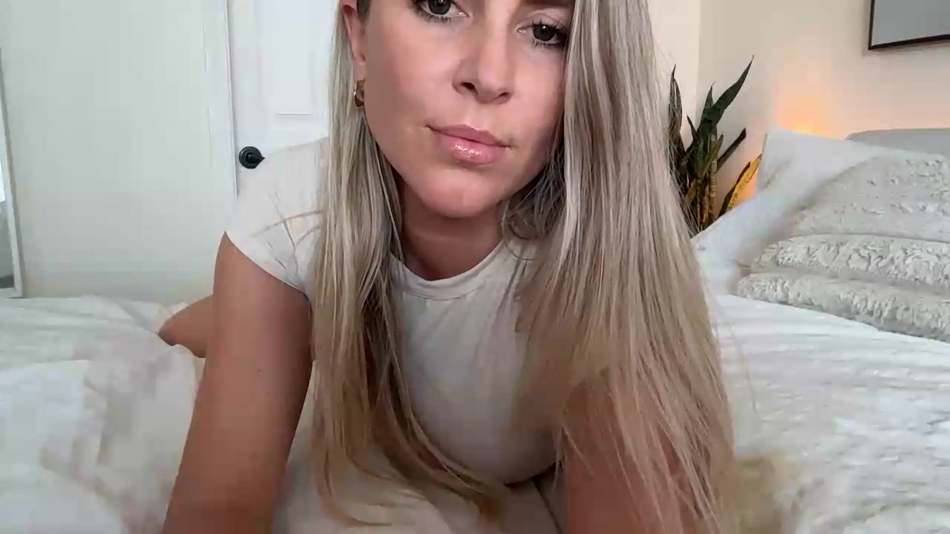 Gallery image thumbnail from DailyTease's myfreecams stream on, 05/20/2026, 24:24 image 10 of 20