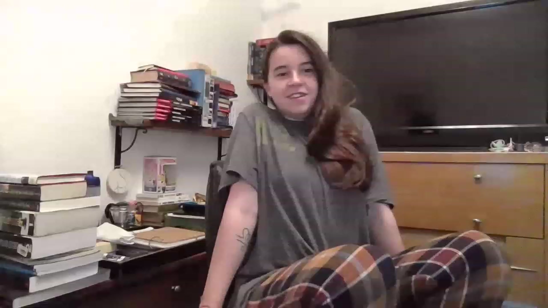 Gallery image thumbnail from Daisy2312's myfreecams stream on, 08/16/2023, 17:10 image 7 of 20