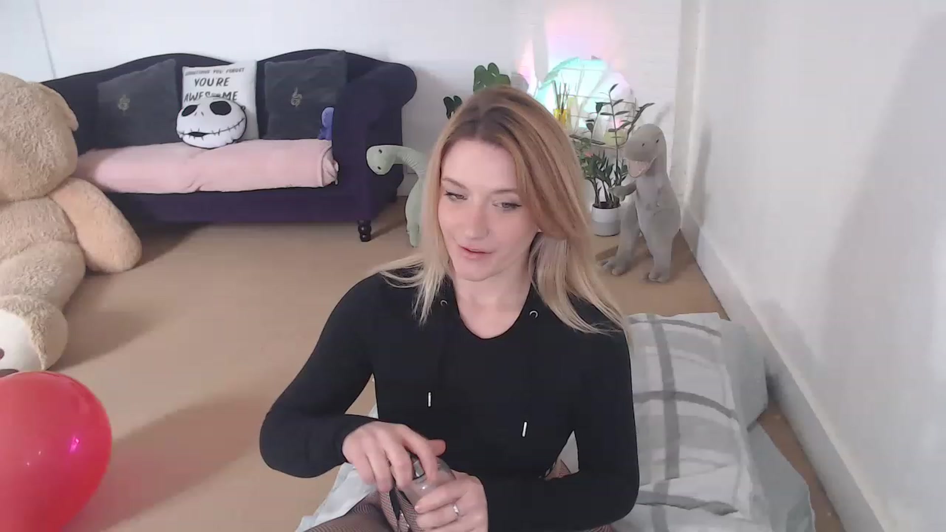 Gallery image thumbnail from DaisyChainedX's myfreecams stream on, 02/27/2023, 12:45 image 3 of 20