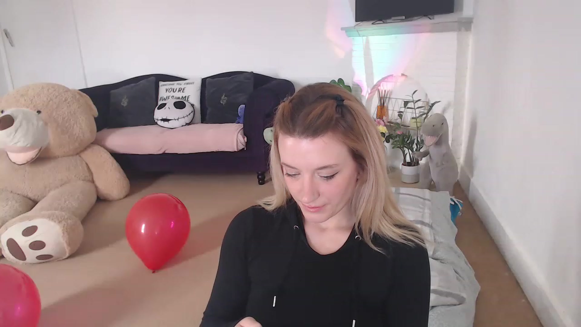 Gallery image thumbnail from DaisyChainedX's myfreecams stream on, 02/27/2023, 12:45 image 12 of 20