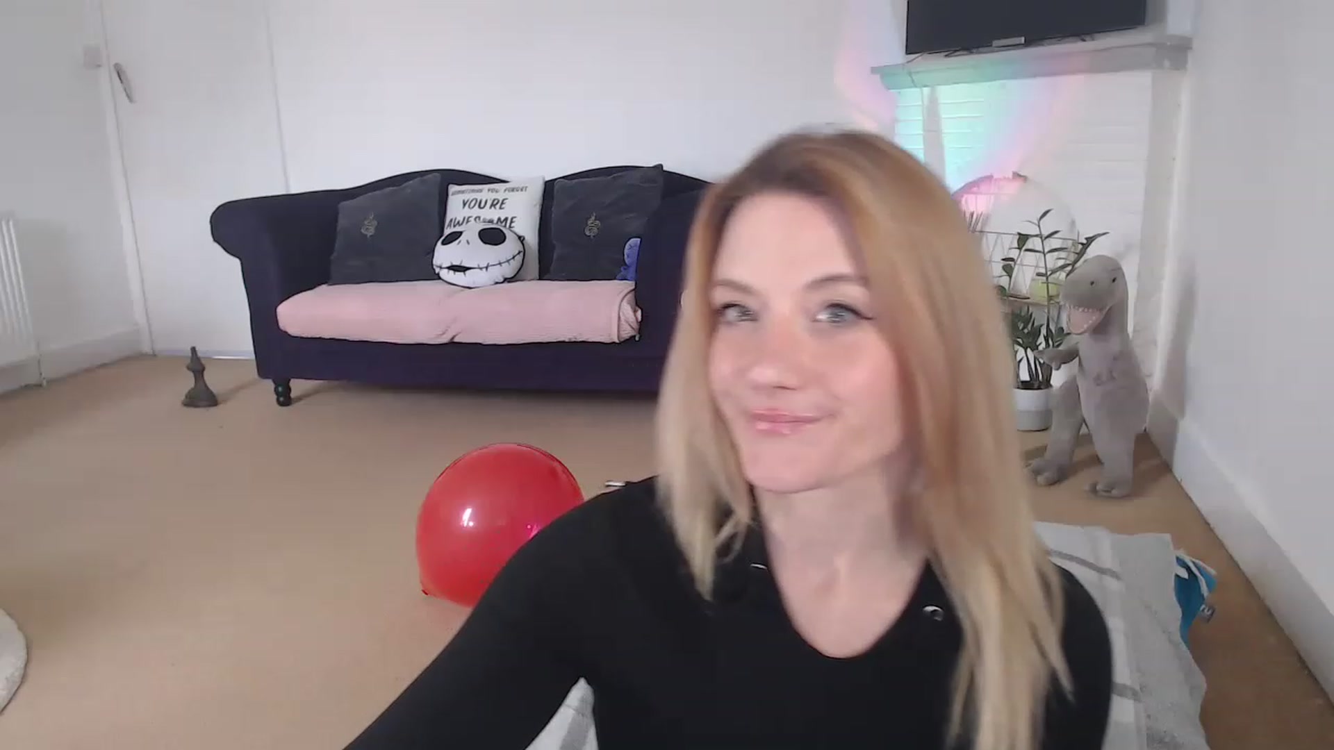 Gallery image thumbnail from DaisyChainedX's myfreecams stream on, 02/27/2023, 12:45 image 16 of 20