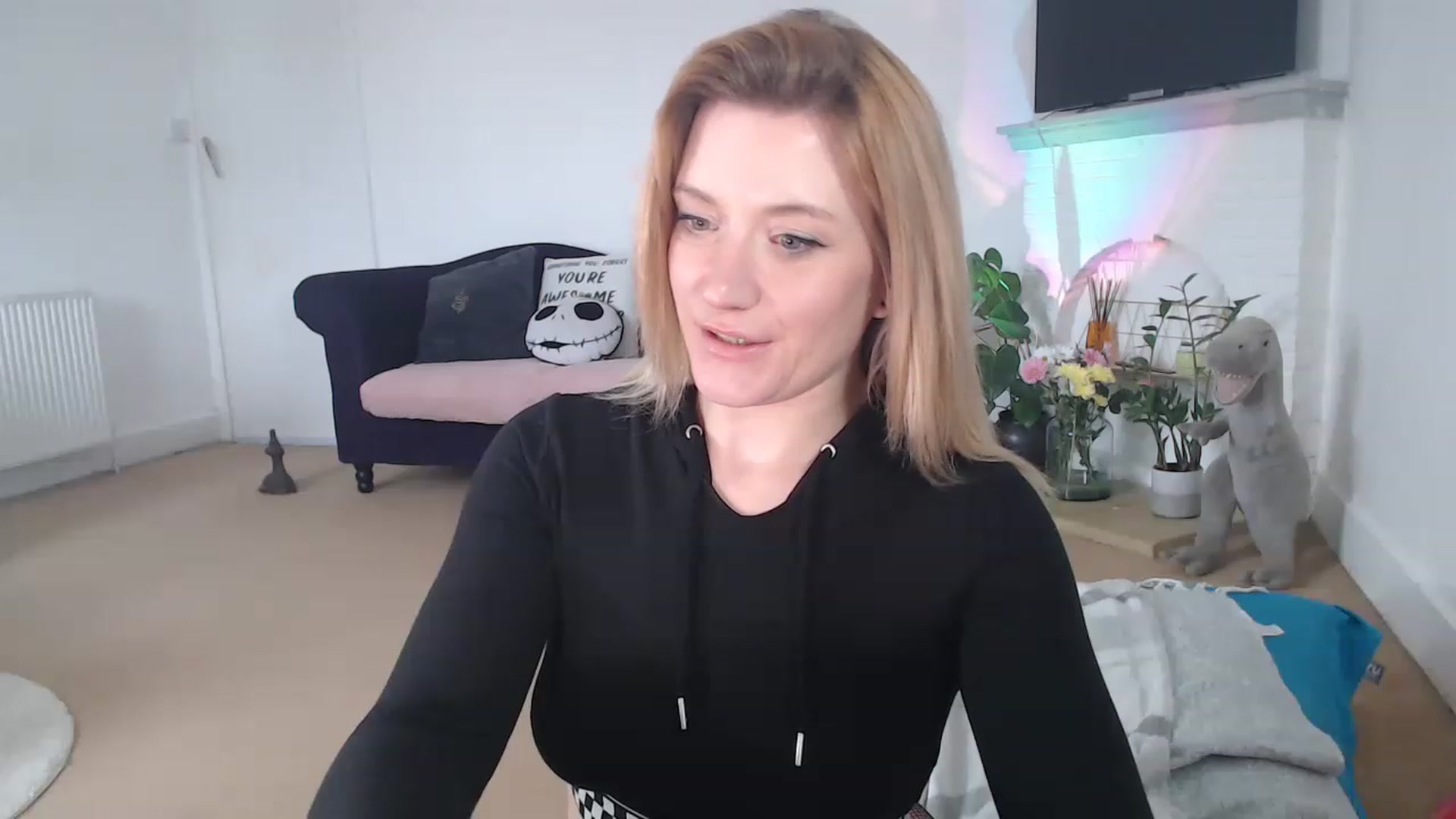 Gallery image thumbnail from DaisyChainedX's myfreecams stream on, 02/27/2023, 14:09 image 17 of 20
