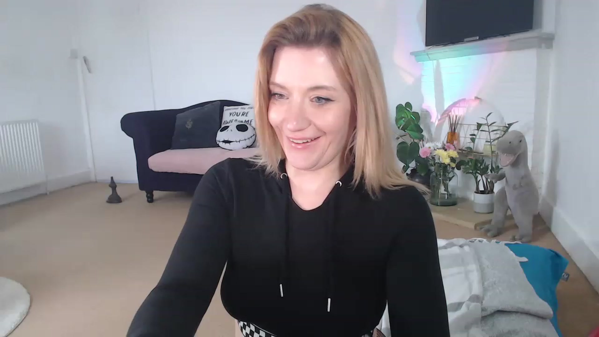 Gallery image thumbnail from DaisyChainedX's myfreecams stream on, 02/27/2023, 14:09 image 18 of 20