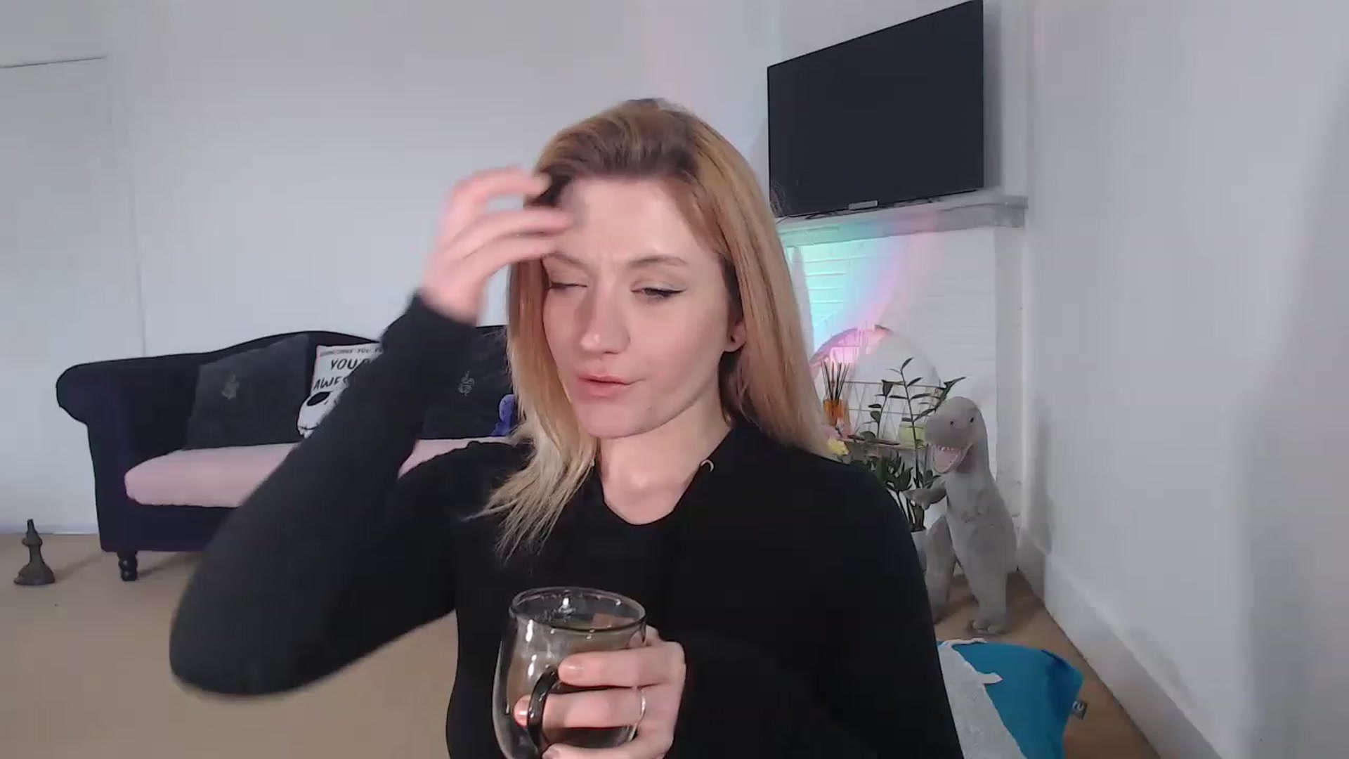 Gallery image thumbnail from DaisyChainedX's myfreecams stream on, 02/27/2023, 14:09 image 13 of 20