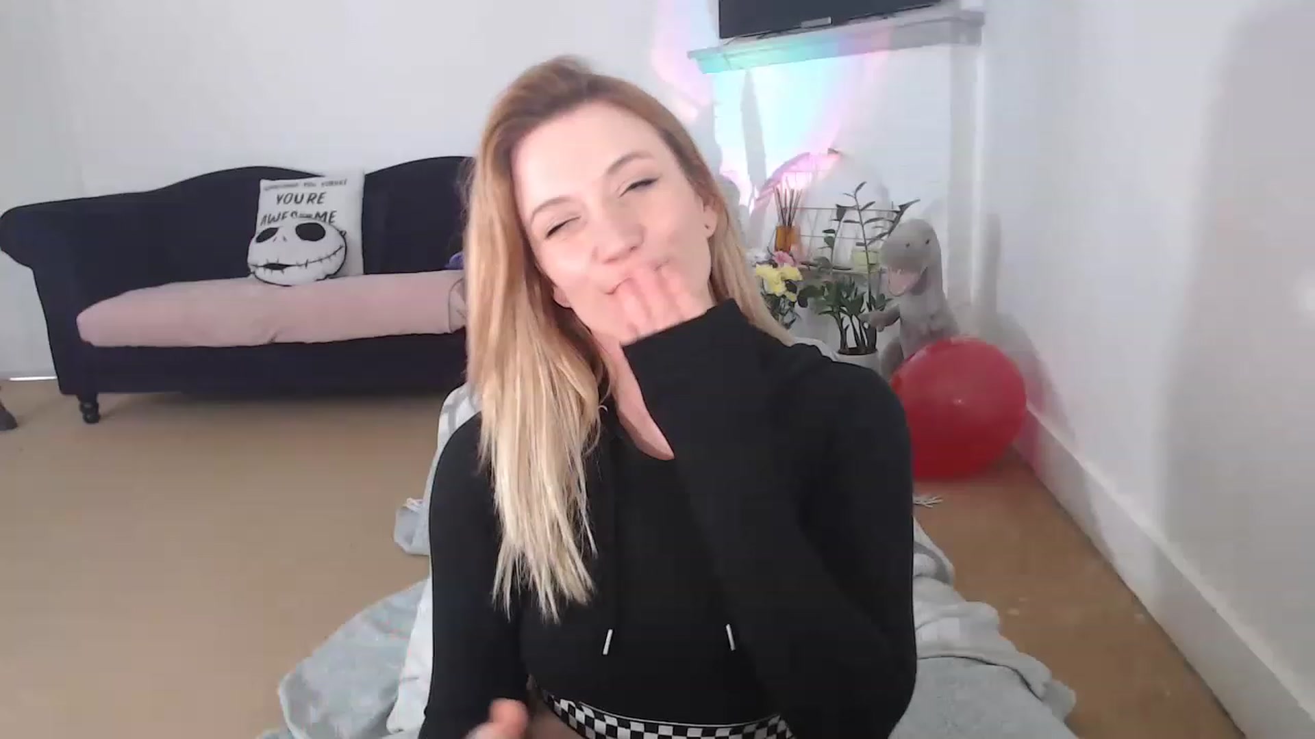 Gallery image thumbnail from DaisyChainedX's myfreecams stream on, 02/27/2023, 15:08 image 13 of 20