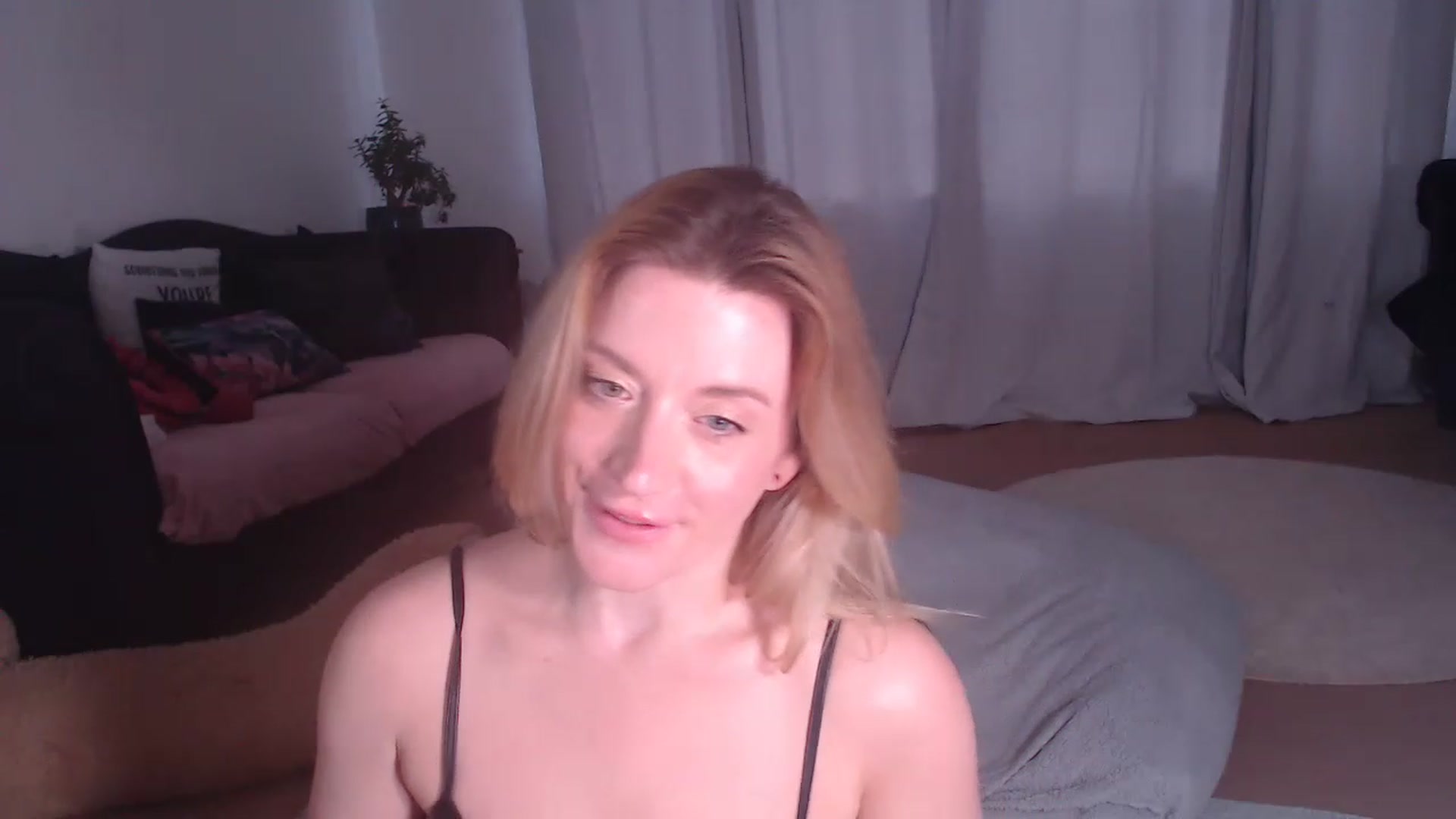 Gallery image thumbnail from DaisyChainedX's myfreecams stream on, 03/15/2023, 16:37 image 19 of 20