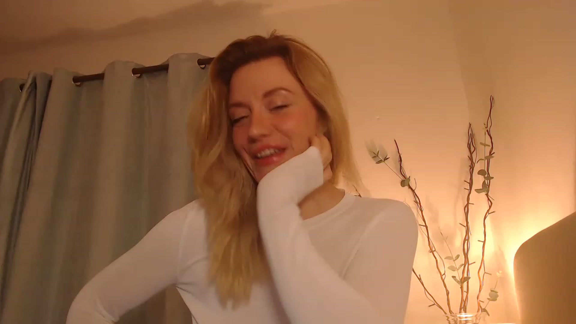 Gallery image thumbnail from DaisyChainedX's myfreecams stream on, 03/16/2023, 02:26 image 4 of 20