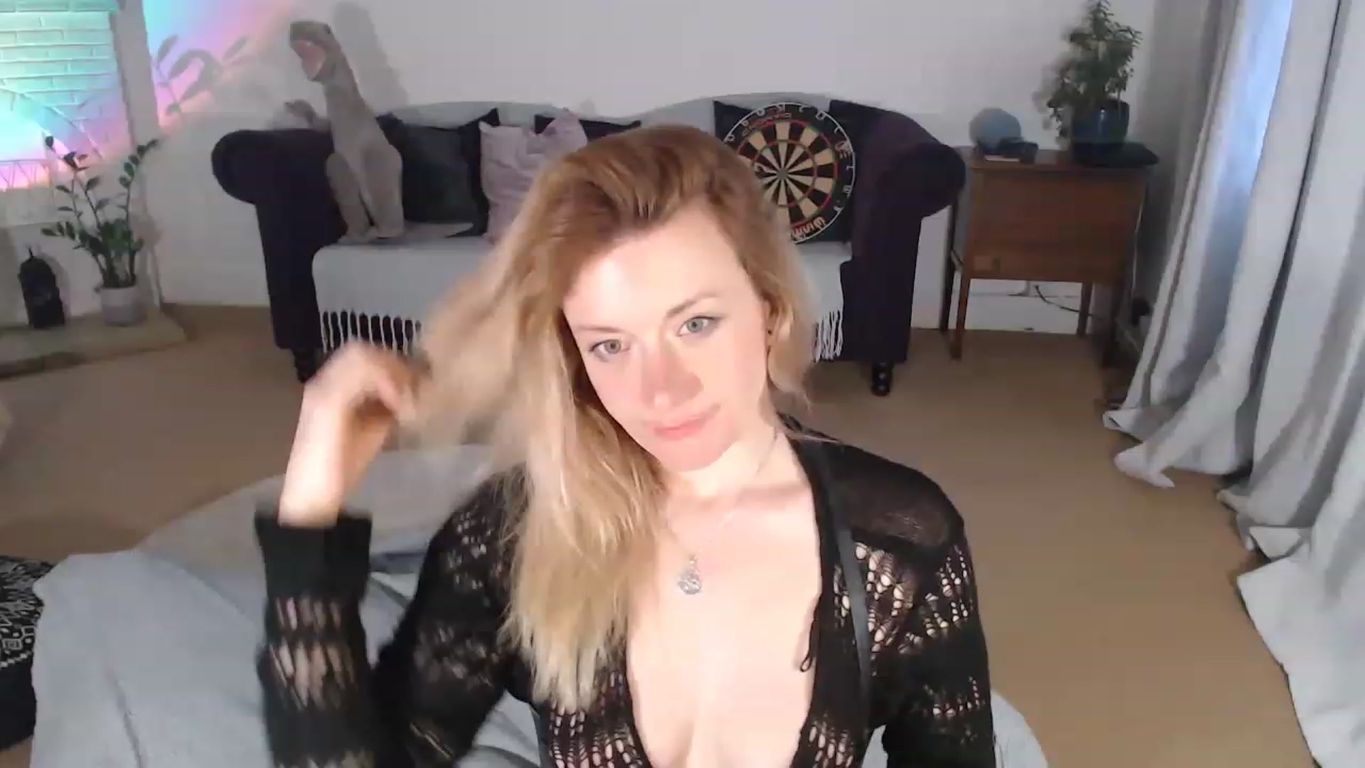 Gallery image thumbnail from DaisyChainedX's myfreecams stream on, 04/27/2023, 19:10 image 10 of 20