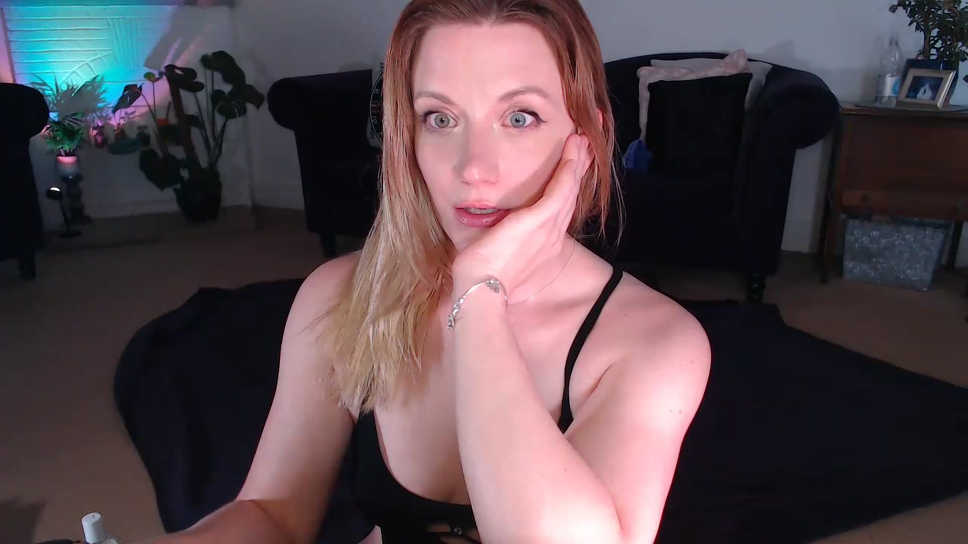 Gallery image thumbnail from DaisyChainedX's myfreecams stream on, 06/30/2023, 17:32 image 12 of 20