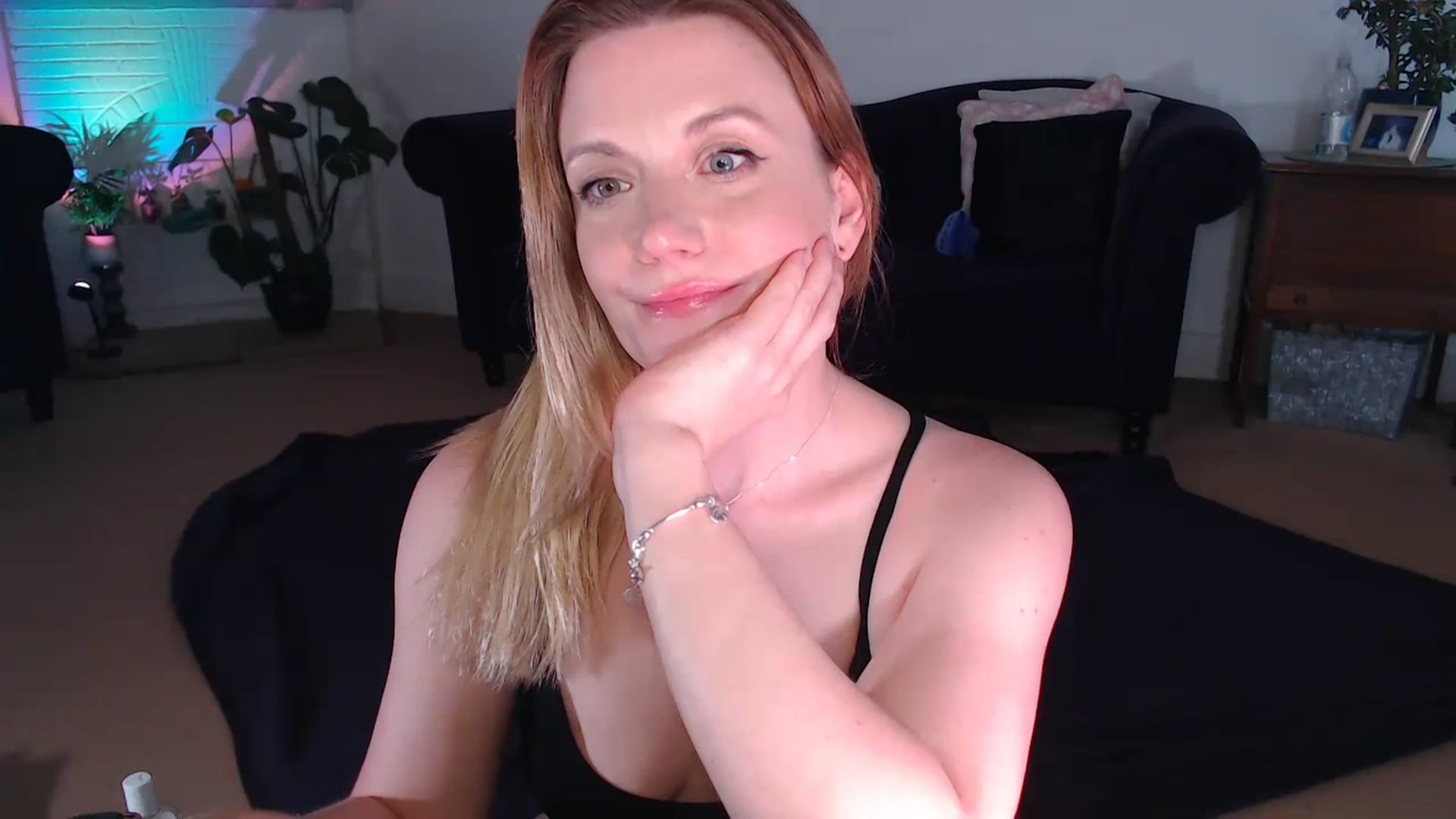 Gallery image thumbnail from DaisyChainedX's myfreecams stream on, 06/30/2023, 17:32 image 11 of 20