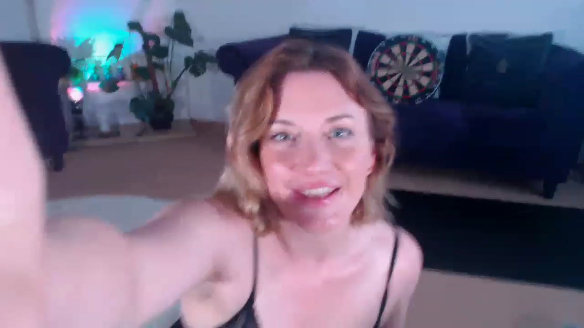 Gallery image thumbnail from DaisyChainedX's myfreecams stream on, 08/10/2023, 19:31 image 13 of 20
