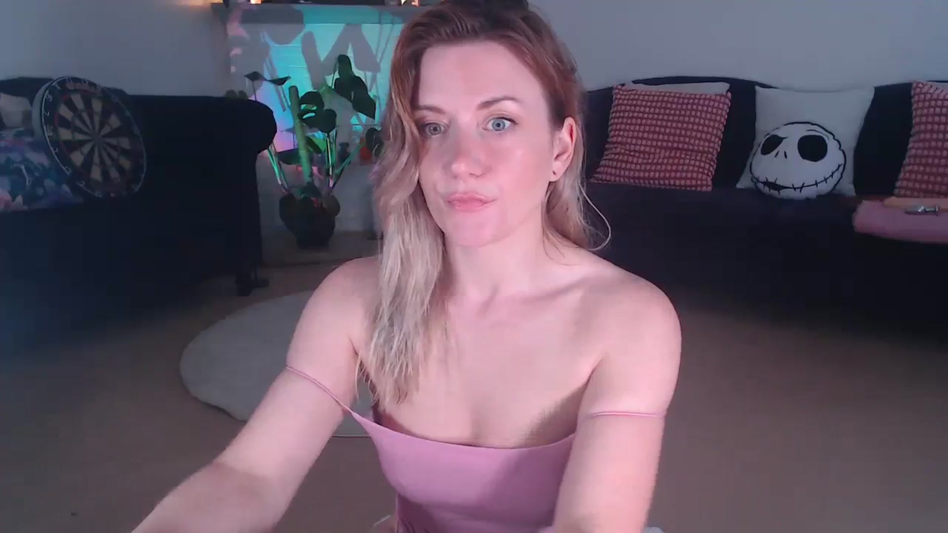 Gallery image thumbnail from DaisyChainedX's myfreecams stream on, 08/16/2023, 11:27 image 15 of 20