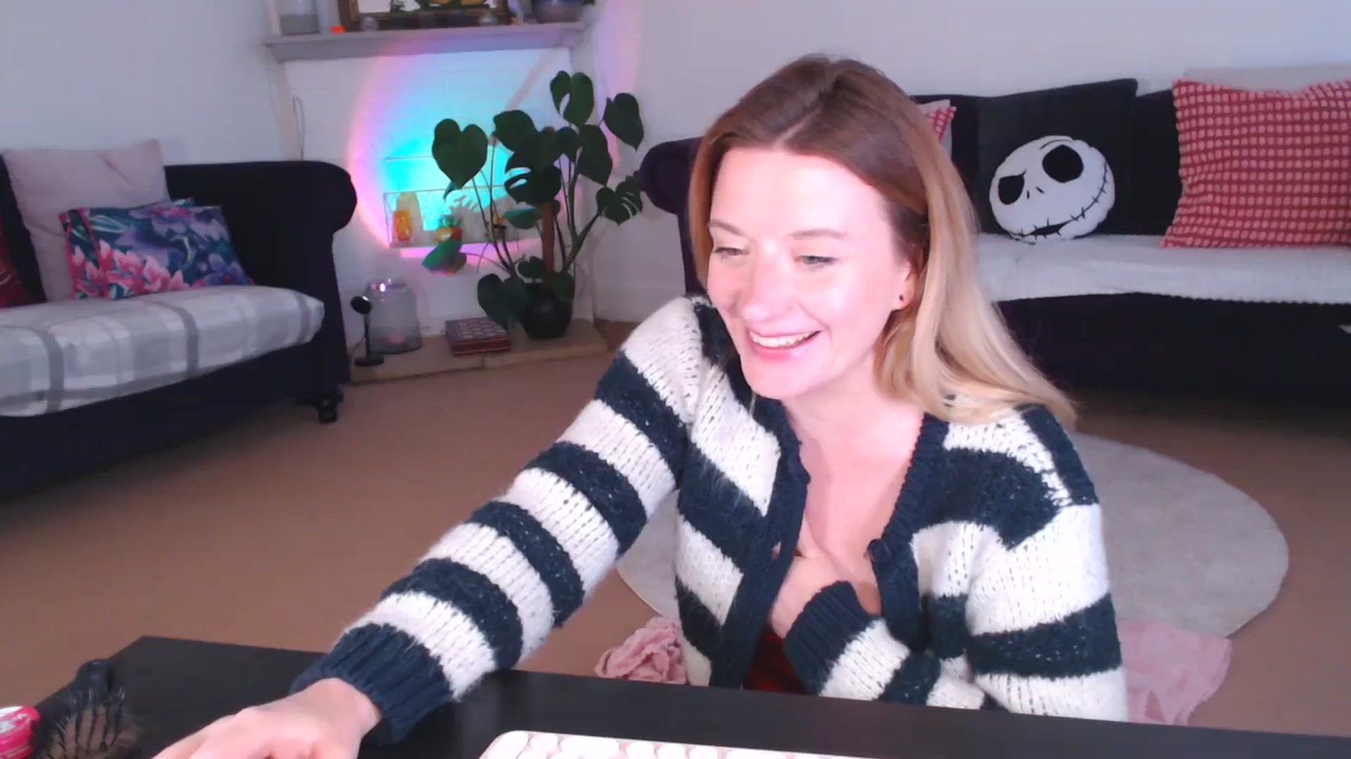 Gallery image thumbnail from DaisyChainedX's myfreecams stream on, 10/03/2023, 16:13 image 20 of 20