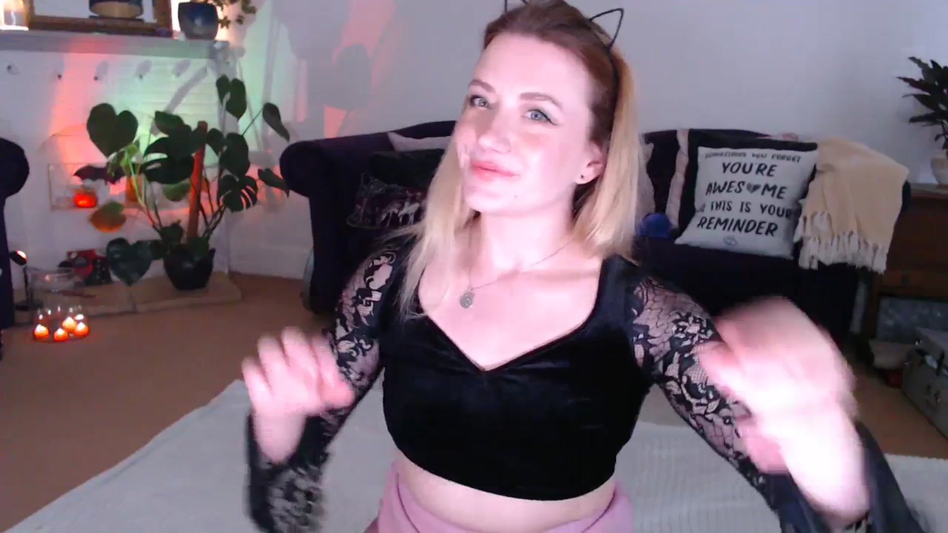 Gallery image thumbnail from DaisyChainedX's myfreecams stream on, 10/13/2023, 14:23 image 15 of 20