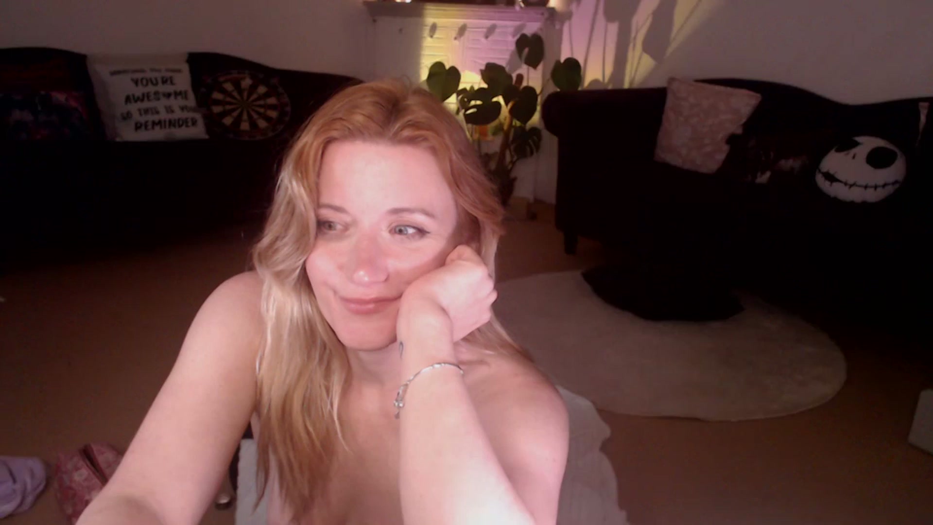 Gallery image thumbnail from DaisyChainedX's myfreecams stream on, 11/10/2023, 23:38 image 17 of 20