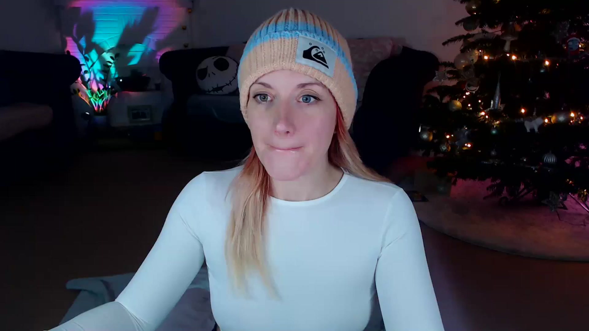Gallery image thumbnail from DaisyChainedX's myfreecams stream on, 12/15/2023, 19:11 image 17 of 20