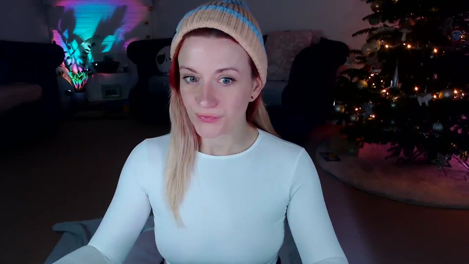 Gallery image thumbnail from DaisyChainedX's myfreecams stream on, 12/15/2023, 19:11 image 15 of 20