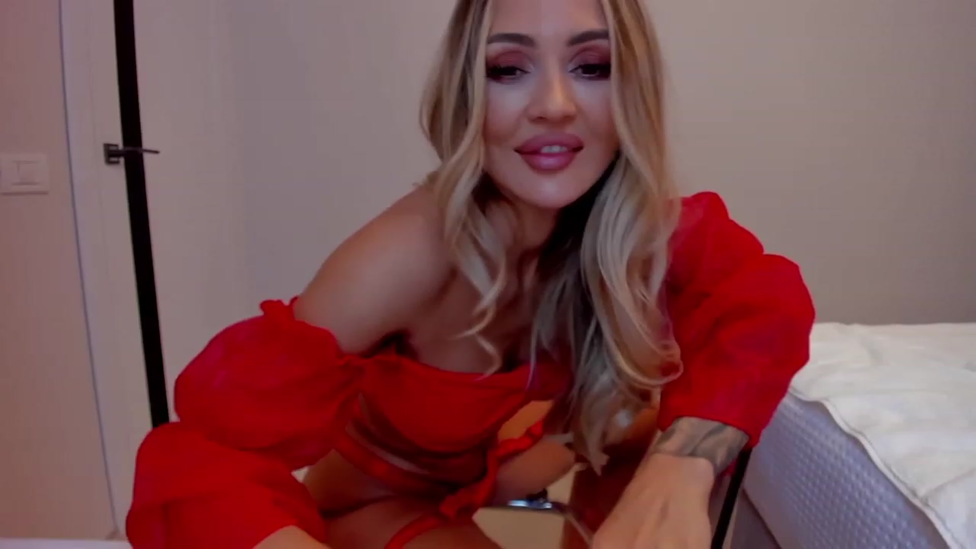 Gallery image thumbnail from DaisyD1_'s myfreecams stream on, 11/15/2022, 05:50 image 18 of 20