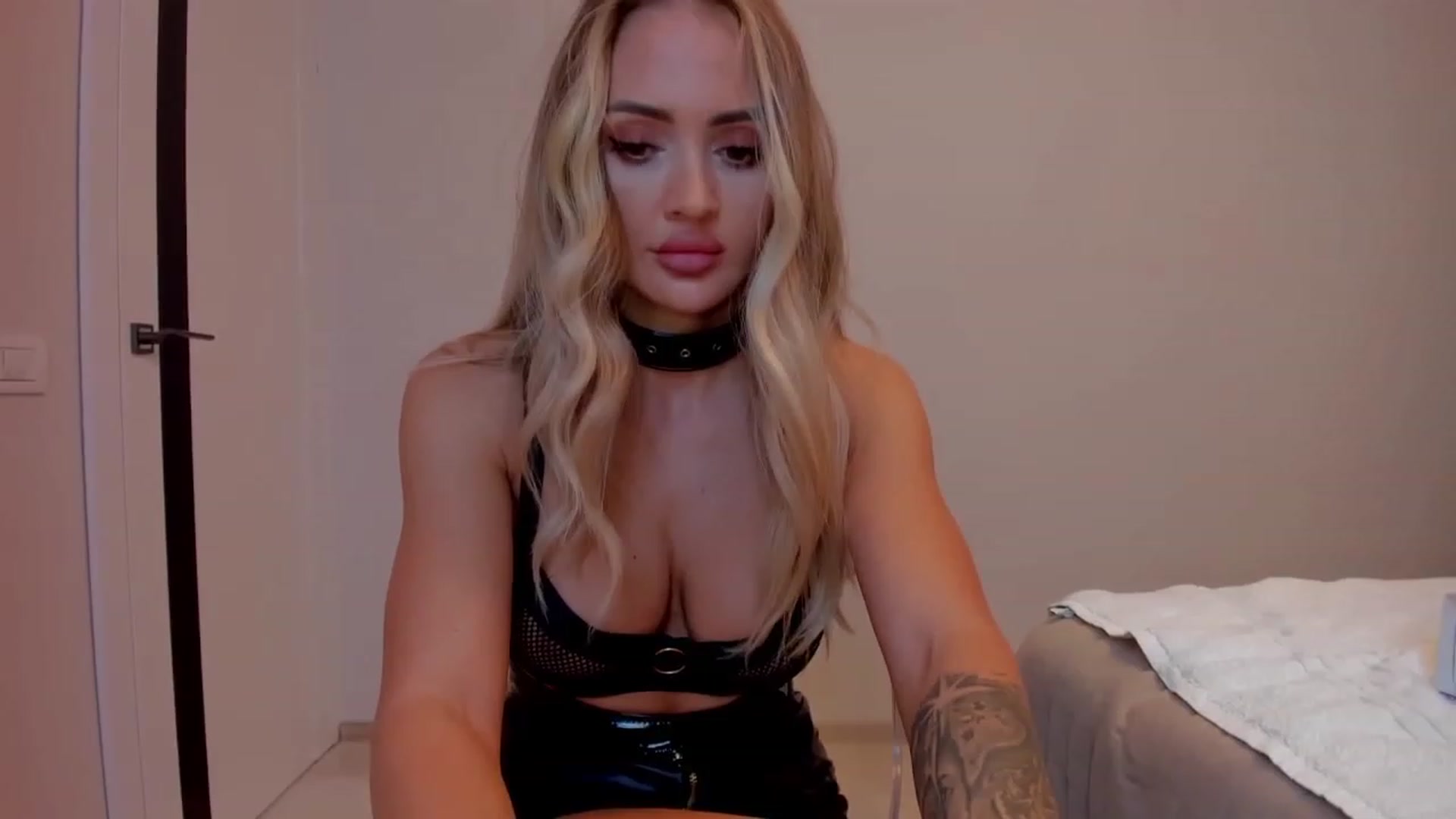 Gallery image thumbnail from DaisyD1_'s myfreecams stream on, 12/05/2022, 05:41 image 2 of 20