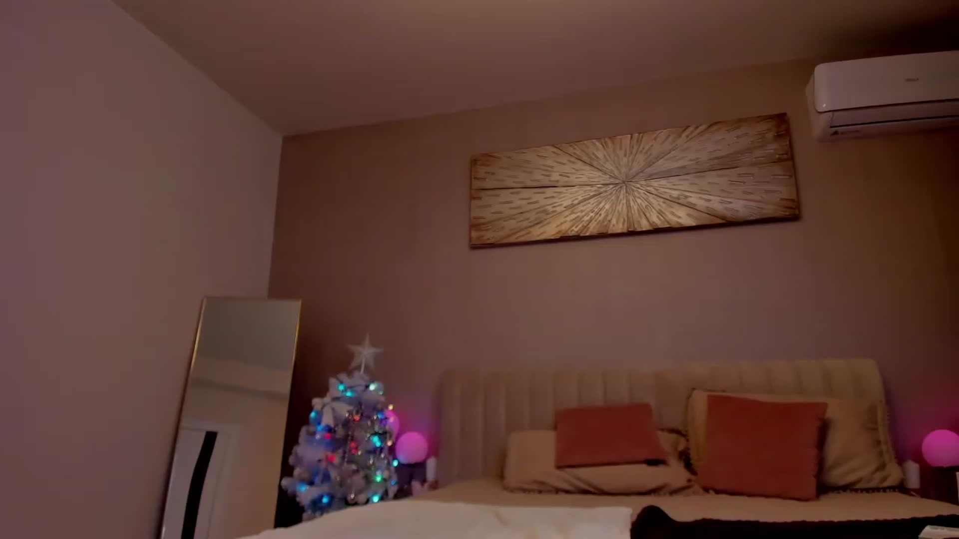 Gallery image thumbnail from DaisyD1_'s myfreecams stream on, 12/20/2022, 05:42 image 16 of 20