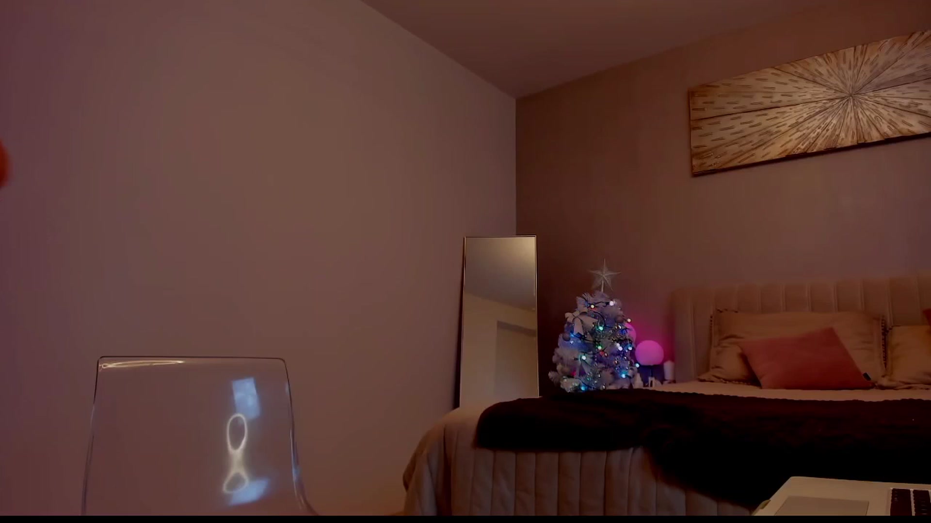 Gallery image thumbnail from DaisyD1_'s myfreecams stream on, 12/29/2022, 05:59 image 8 of 20