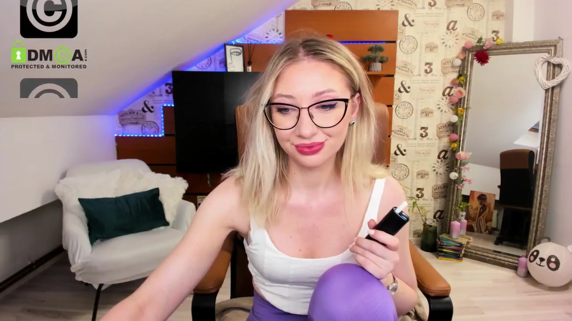Gallery image thumbnail from DaisyLi's myfreecams stream on, 04/15/2026, 17:21 image 9 of 20