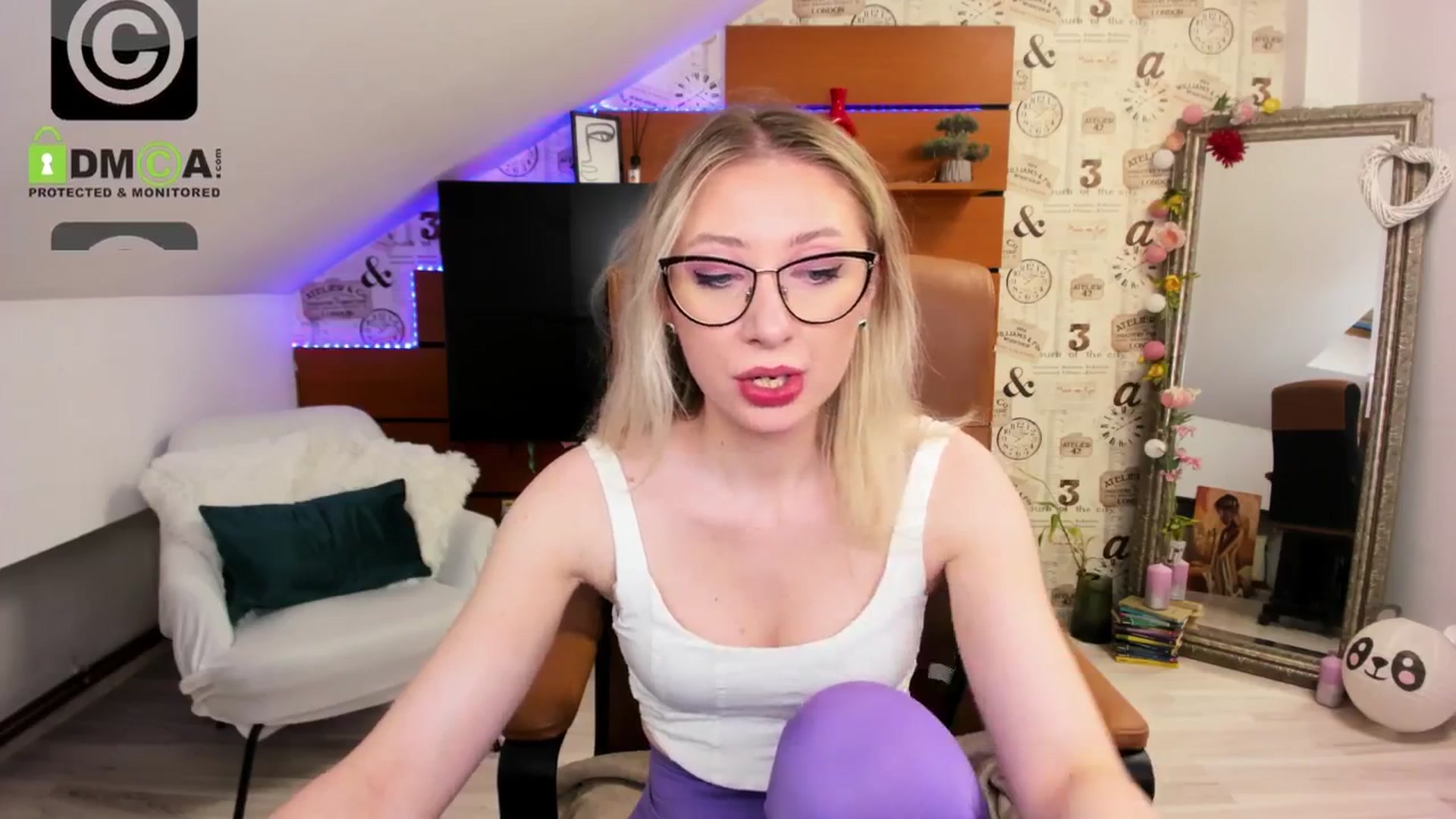 Gallery image thumbnail from DaisyLi's myfreecams stream on, 04/15/2026, 17:21 image 12 of 20