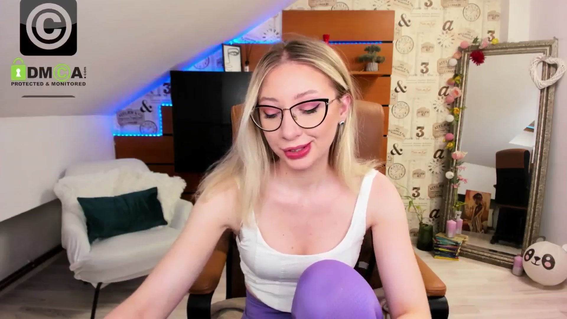 Gallery image thumbnail from DaisyLi's myfreecams stream on, 04/15/2026, 17:21 image 4 of 20