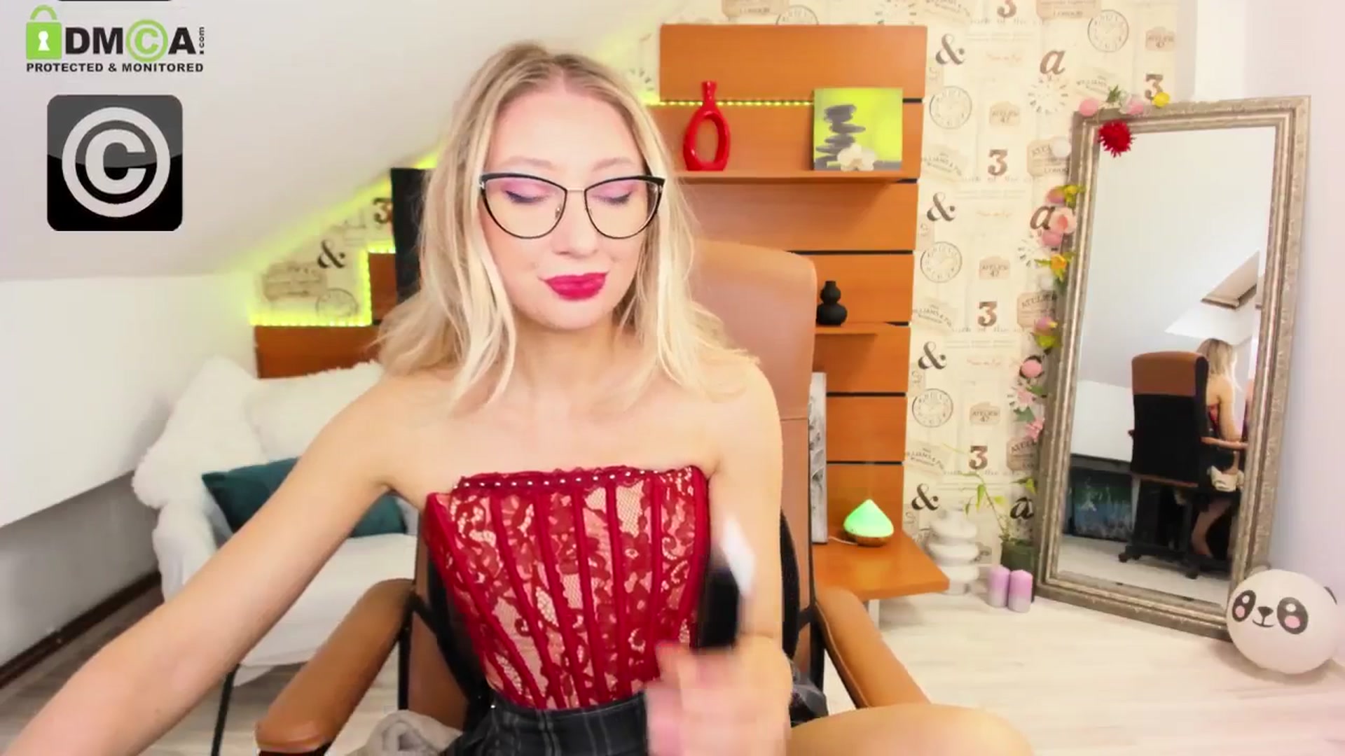 Gallery image thumbnail from DaisyLi's myfreecams stream on, 04/25/2026, 17:55 image 18 of 20