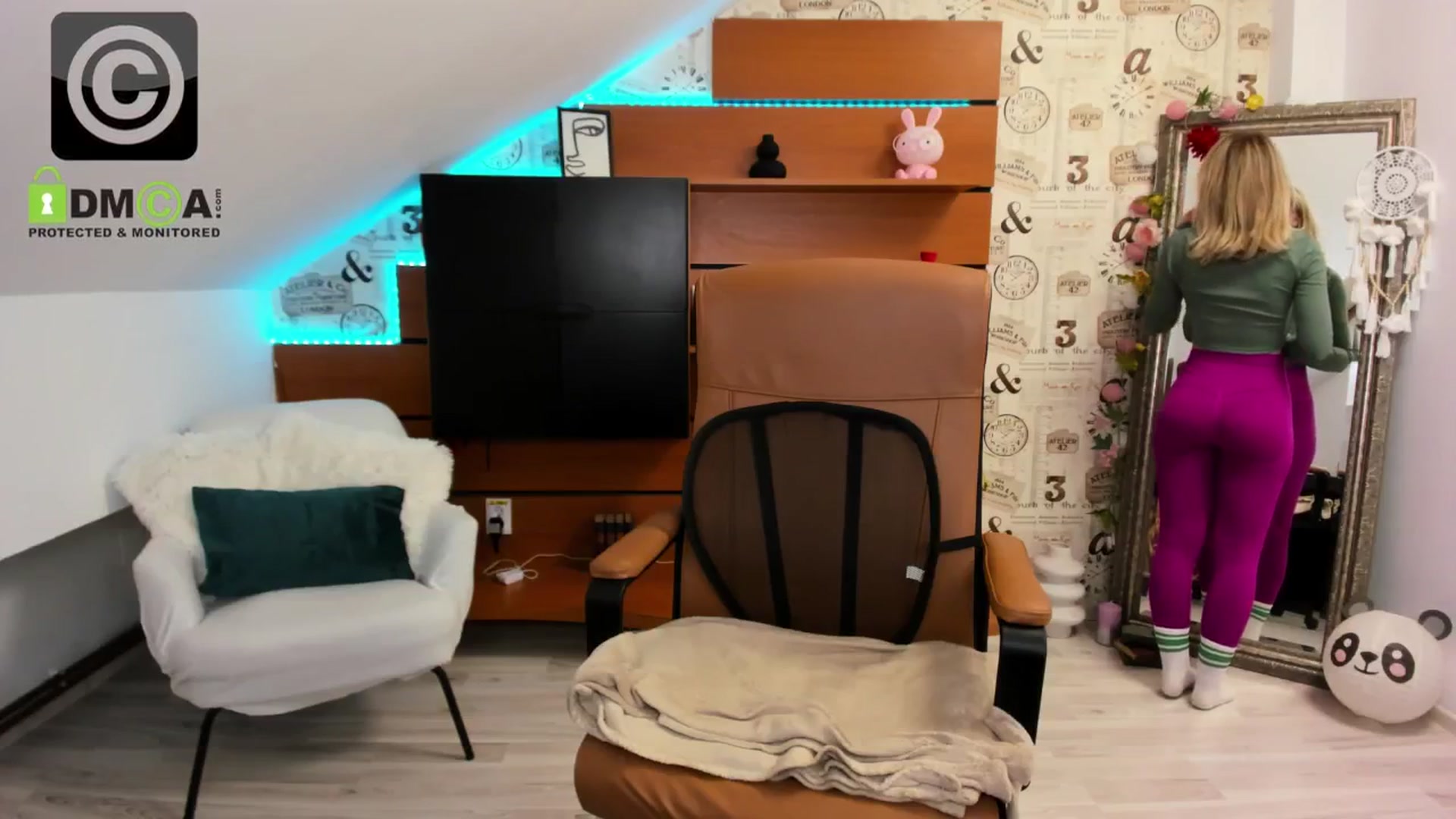 Gallery image thumbnail from DaisyLi's myfreecams stream on, 04/30/2026, 24:53 image 10 of 20