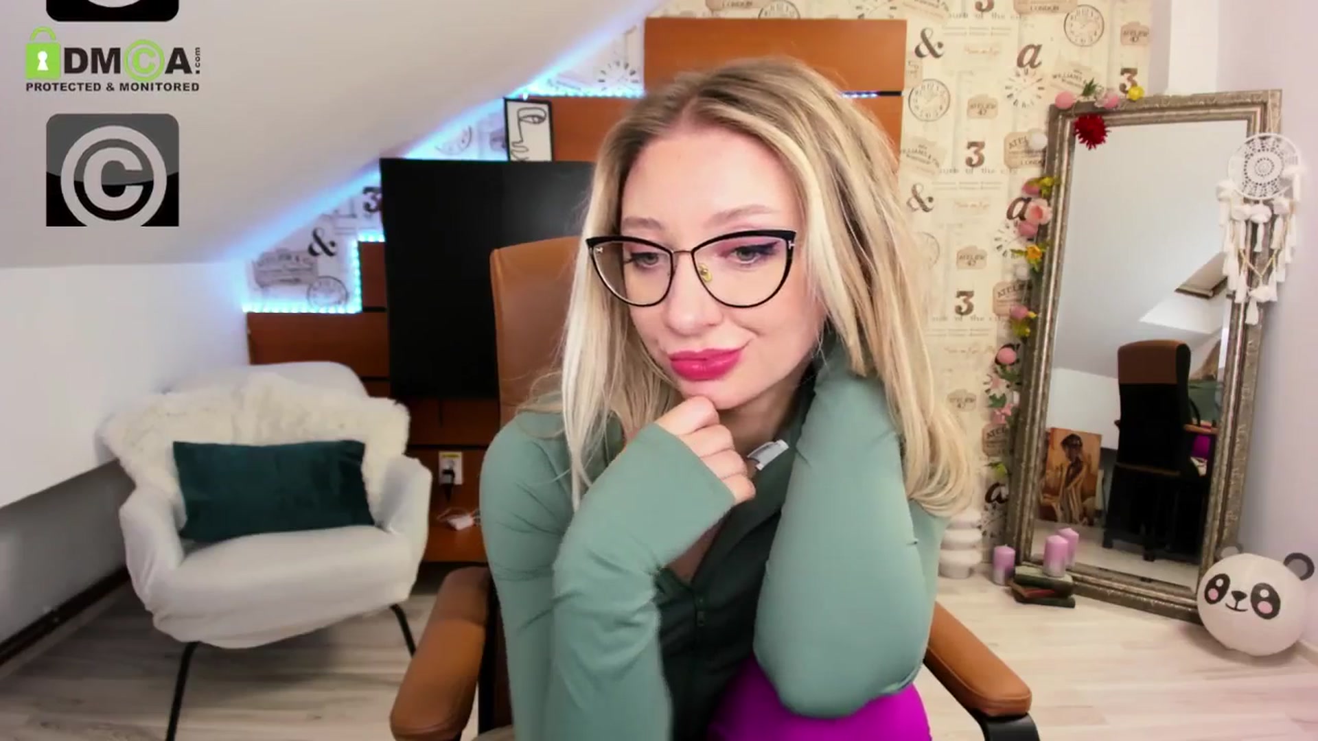 Gallery image thumbnail from DaisyLi's myfreecams stream on, 04/30/2026, 24:53 image 11 of 20