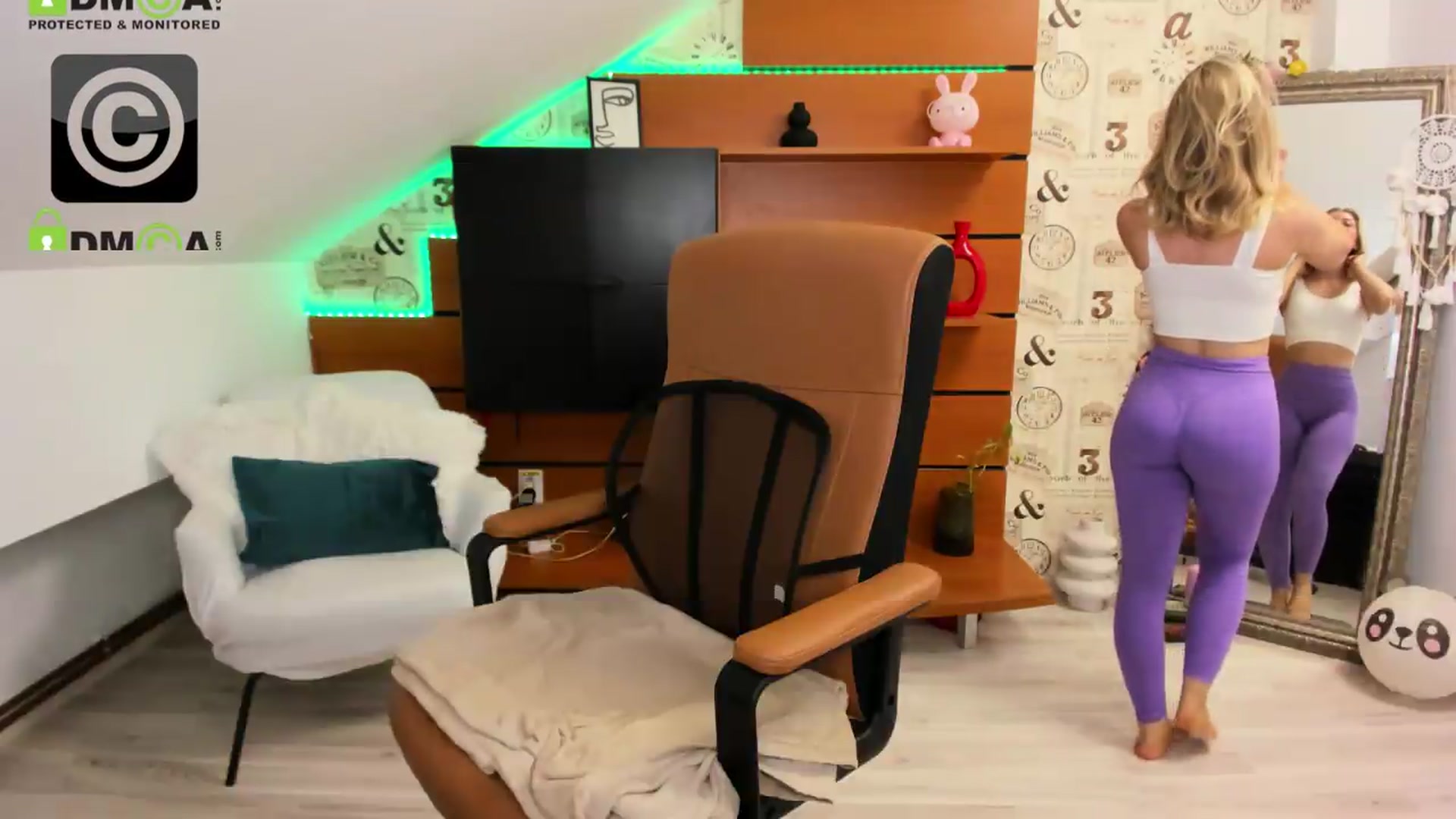Gallery image thumbnail from DaisyLi's myfreecams stream on, 05/07/2026, 18:01 image 13 of 20