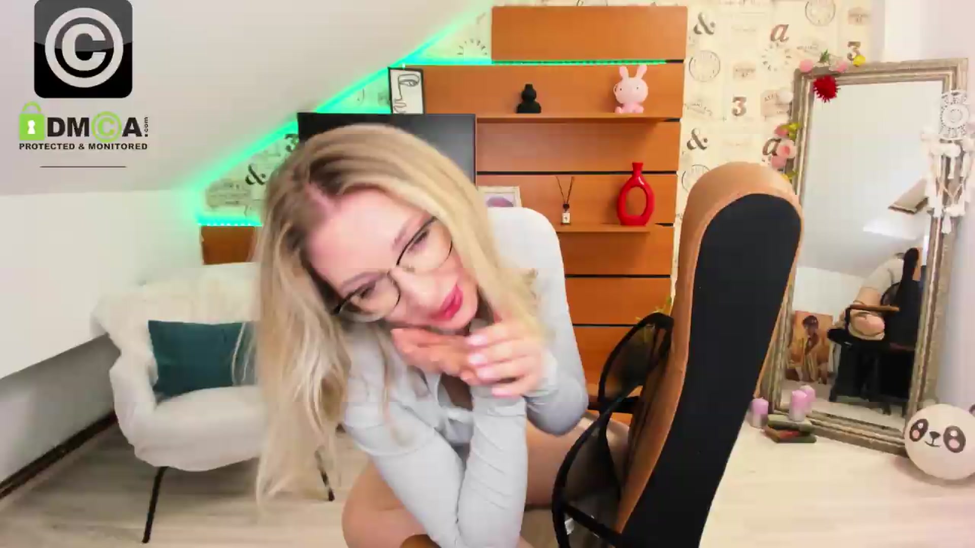 Gallery image thumbnail from DaisyLi's myfreecams stream on, 05/11/2026, 23:52 image 4 of 20