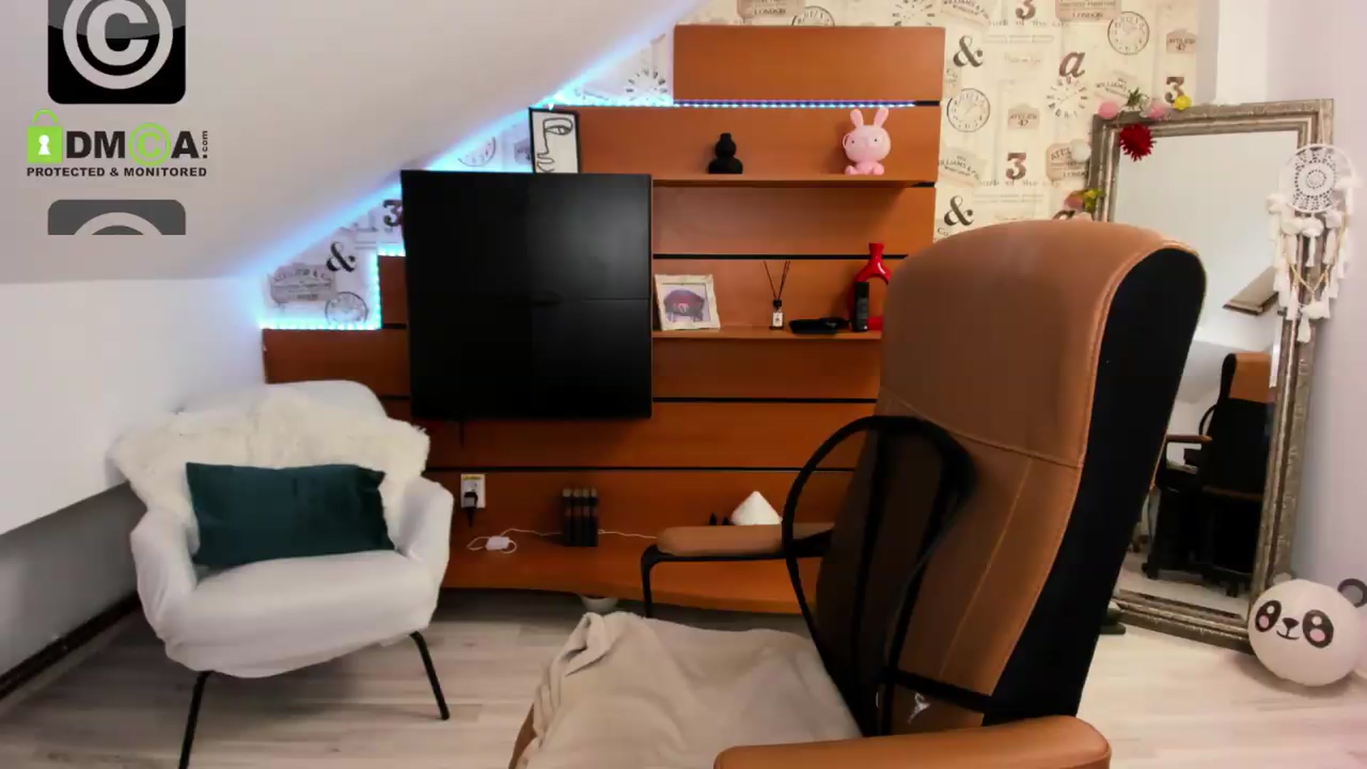 Gallery image thumbnail from DaisyLi's myfreecams stream on, 05/12/2026, 20:35 image 5 of 20