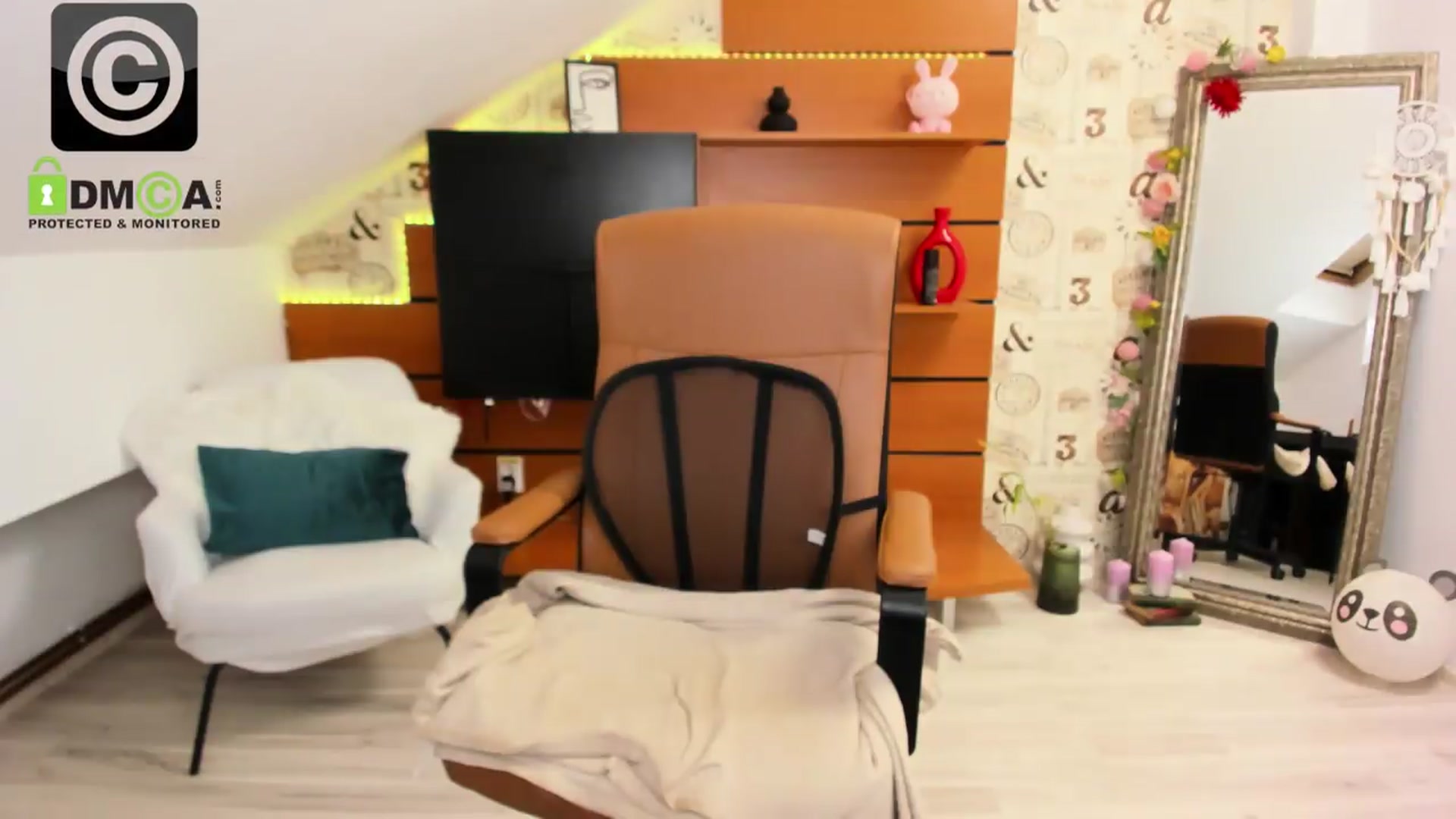 Gallery image thumbnail from DaisyLi's myfreecams stream on, 05/19/2026, 19:03 image 18 of 20