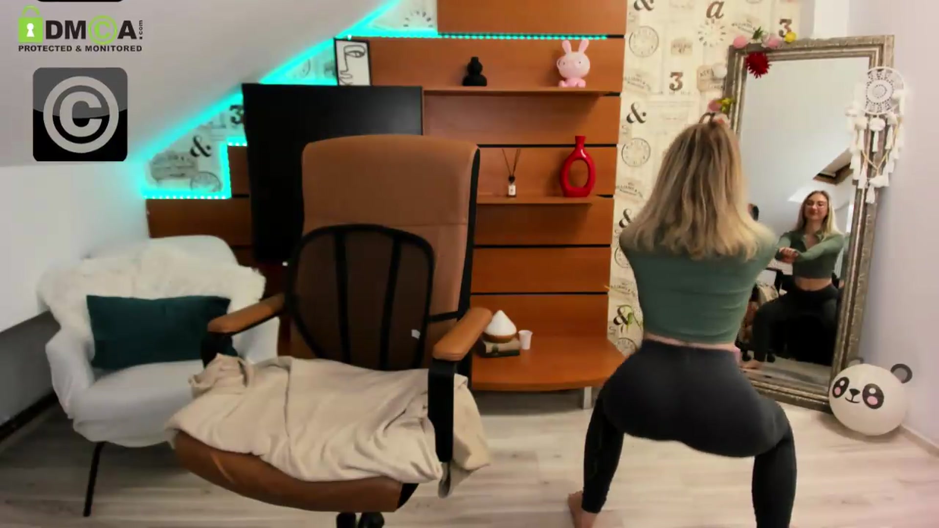 Gallery image thumbnail from DaisyLi's myfreecams stream on, 05/22/2026, 01:29 image 10 of 20