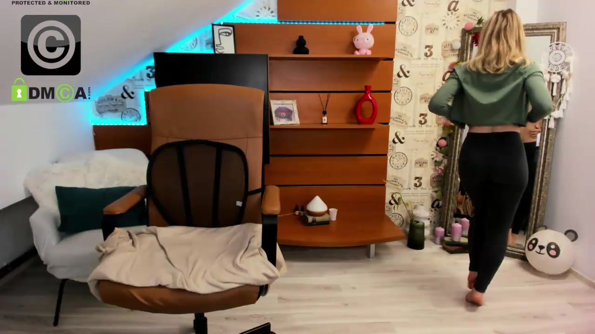 Gallery image thumbnail from DaisyLi's myfreecams stream on, 05/22/2026, 01:29 image 16 of 20