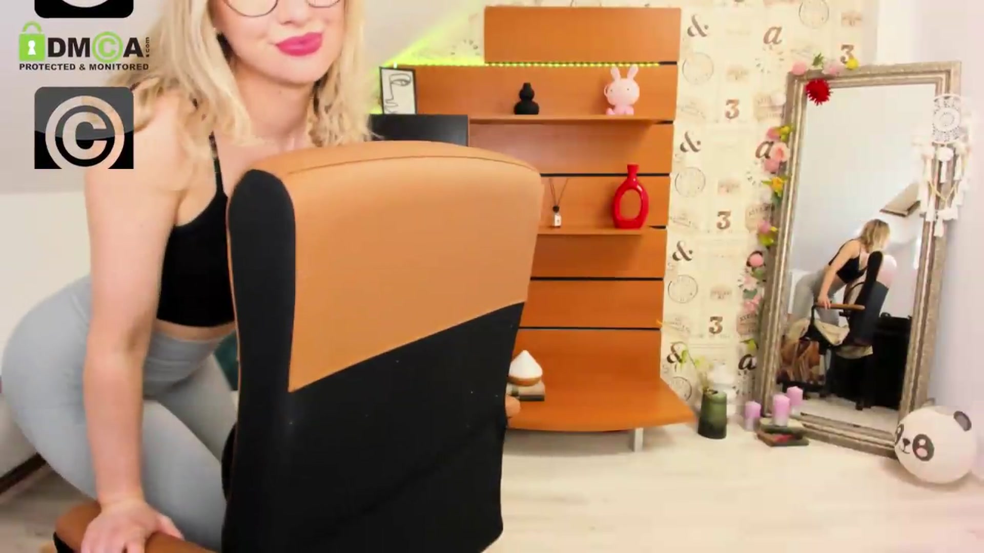 Gallery image thumbnail from DaisyLi's myfreecams stream on, 05/25/2026, 24:58 image 13 of 20