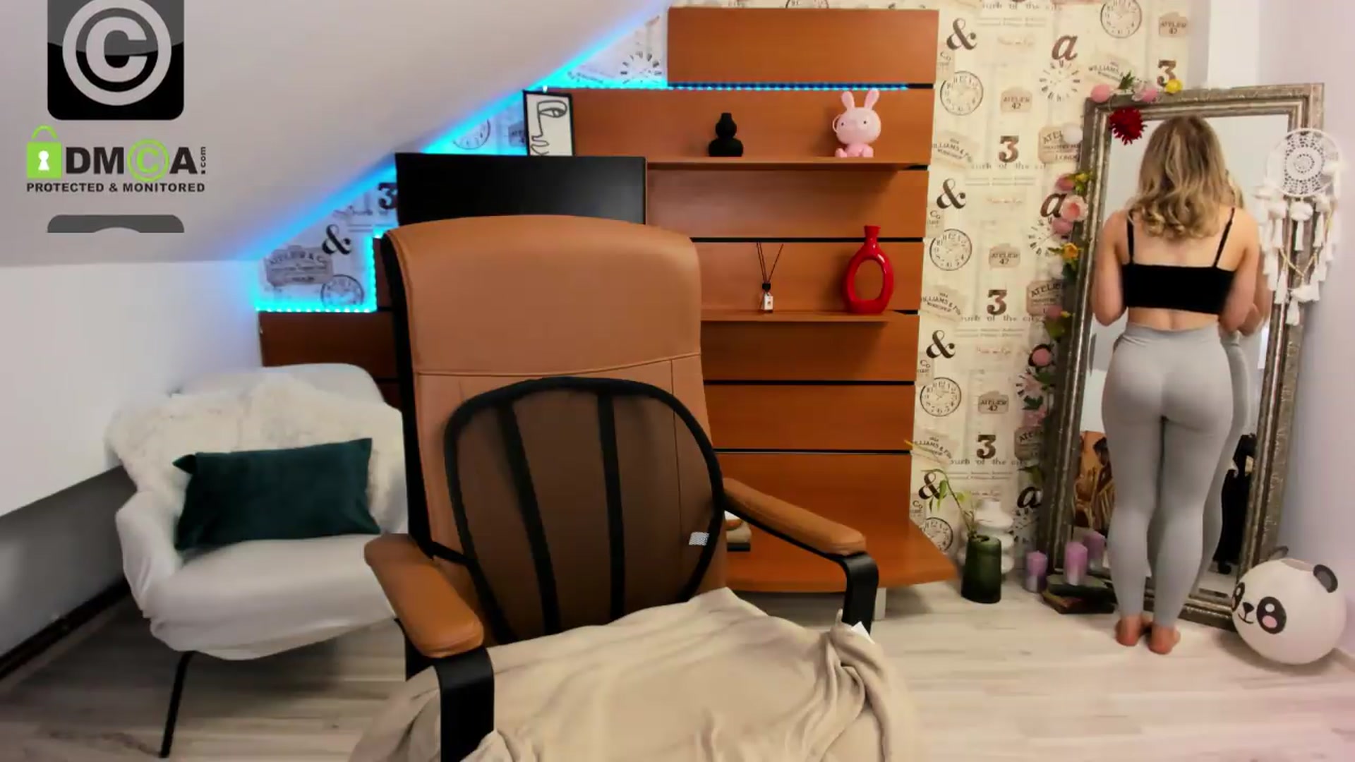 Gallery image thumbnail from DaisyLi's myfreecams stream on, 05/25/2026, 01:37 image 10 of 20
