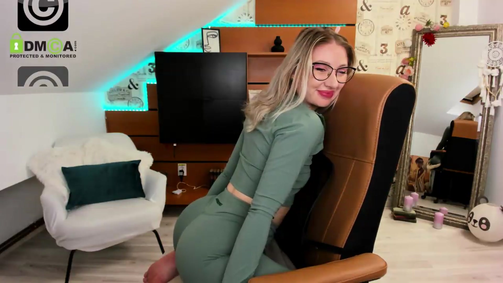 Gallery image thumbnail from DaisyLi's myfreecams stream on, 06/04/2026, 19:09 image 7 of 20