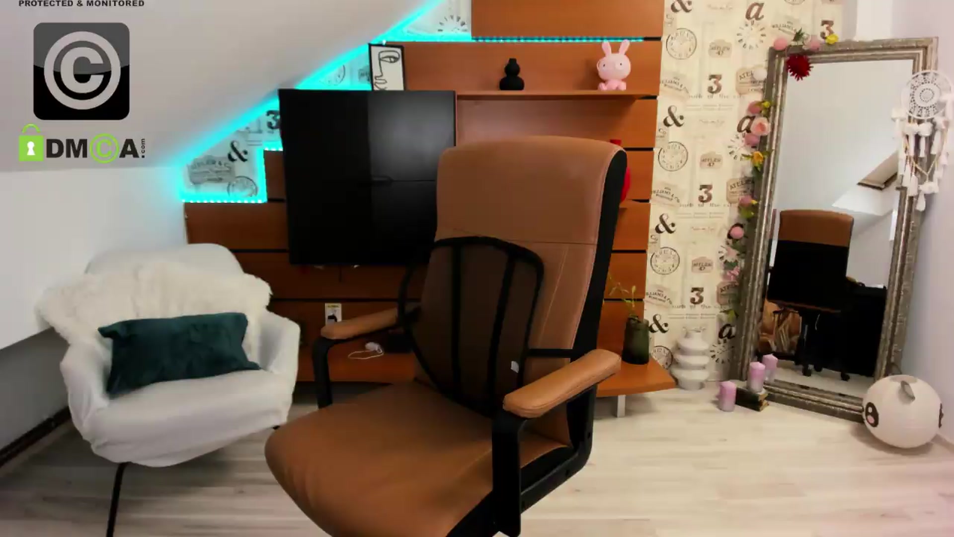Gallery image thumbnail from DaisyLi's myfreecams stream on, 07/08/2026, 24:23 image 4 of 20