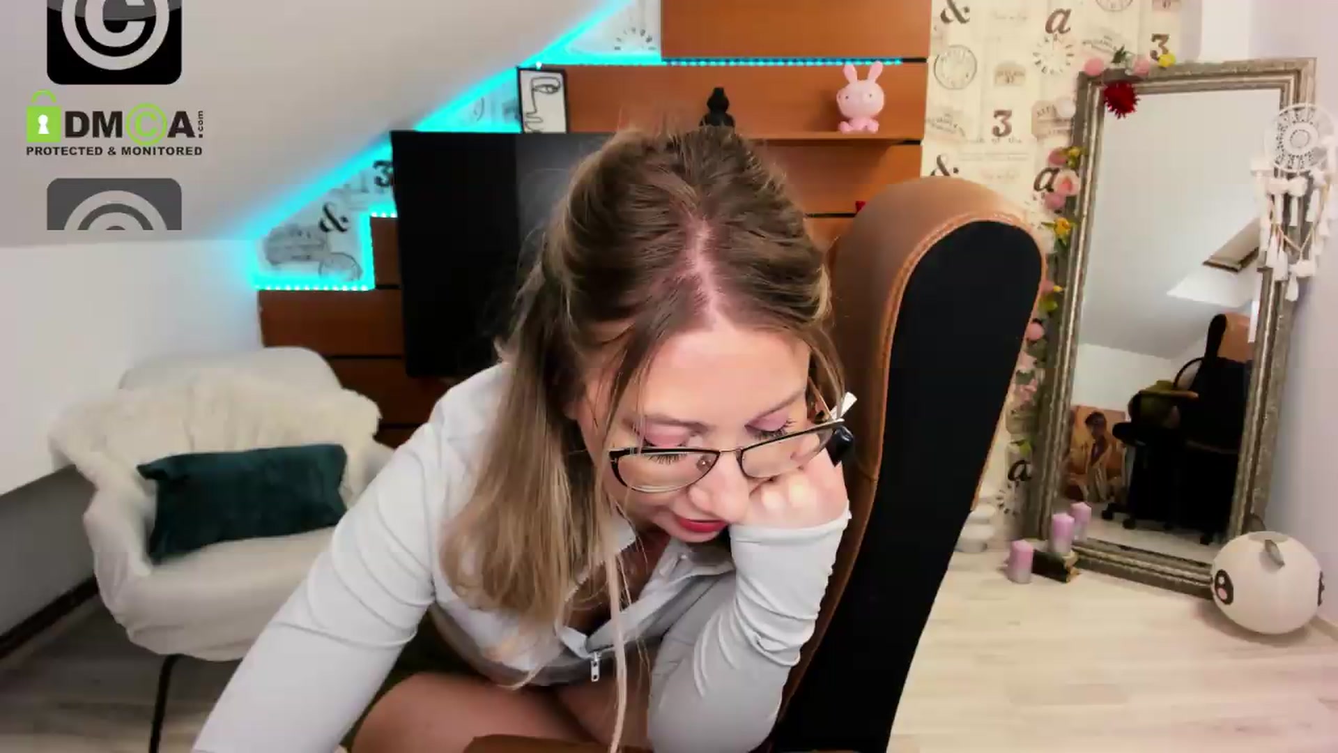 Gallery image thumbnail from DaisyLi's myfreecams stream on, 07/08/2026, 24:23 image 12 of 20